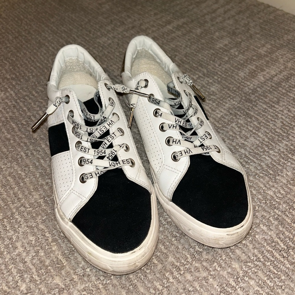 Vintage Havana black and white Dina sneaker size 8